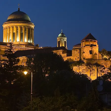 Amadeus Vendeghaz 3* Ostřihom