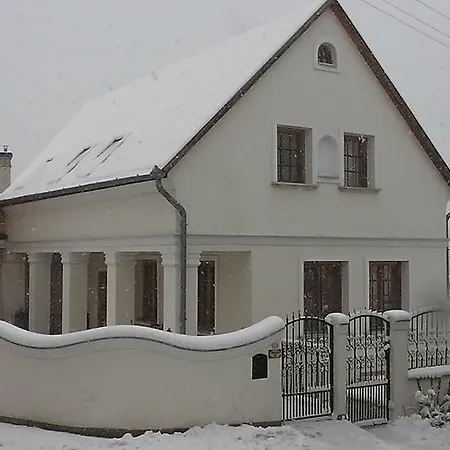 Amadeus Vendeghaz Penzion 3*